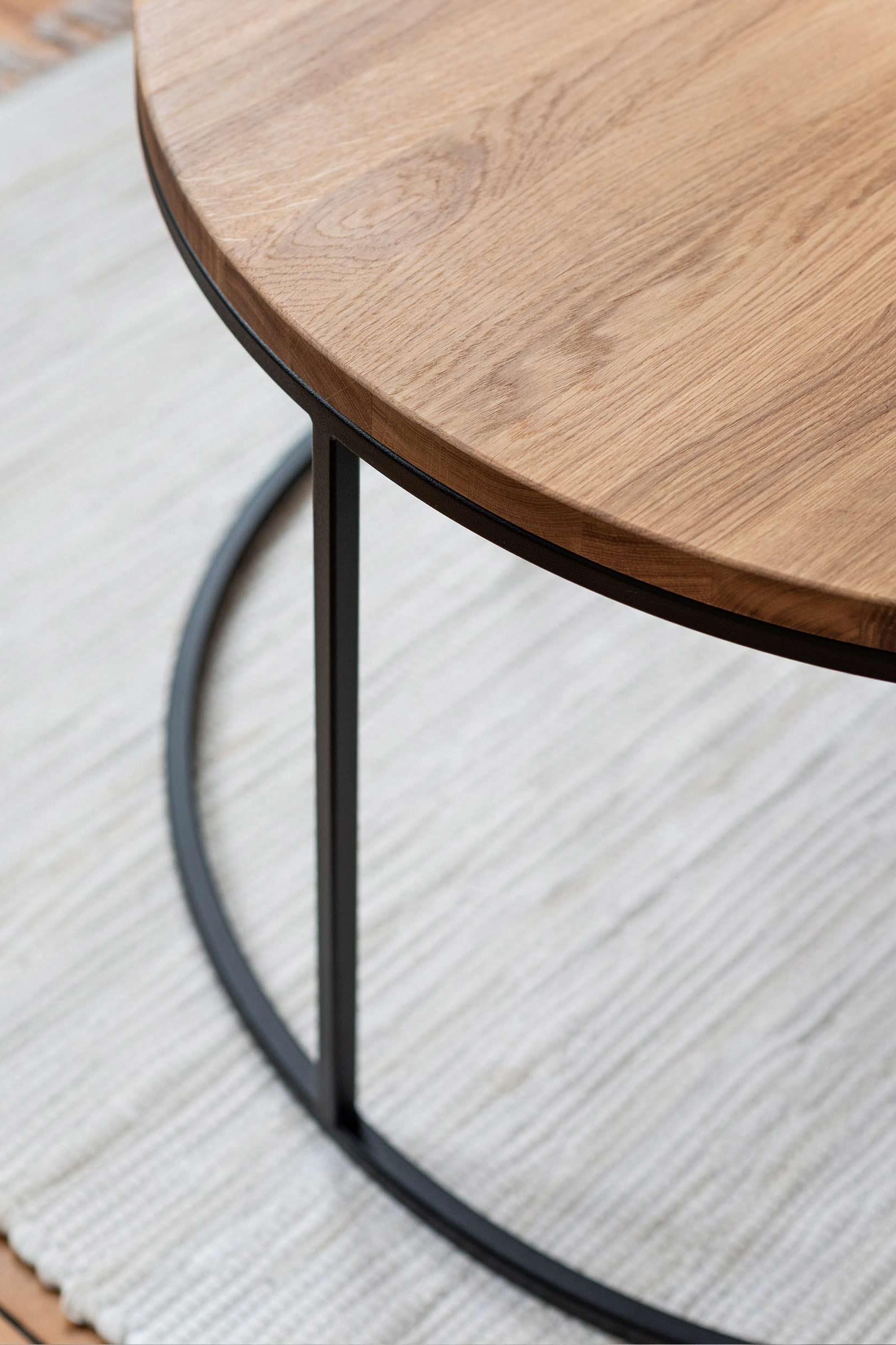 Vesina - Couchtisch mit Tischplatte aus Eiche Natur geölt | Metallbude